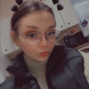 Meet your Posher, Cora-lee